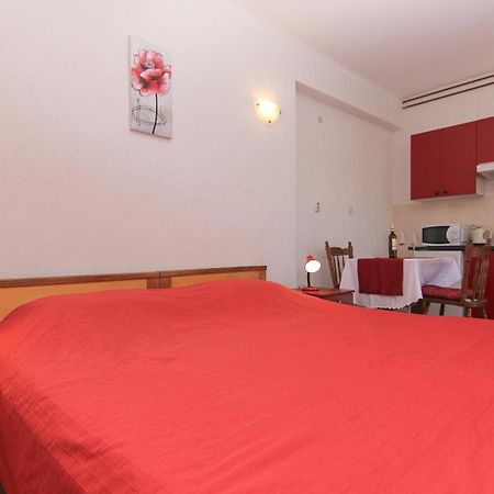 Family Friendly Apartments With A Swimming Pool Baska Voda, Makarska - 12442 Room photo