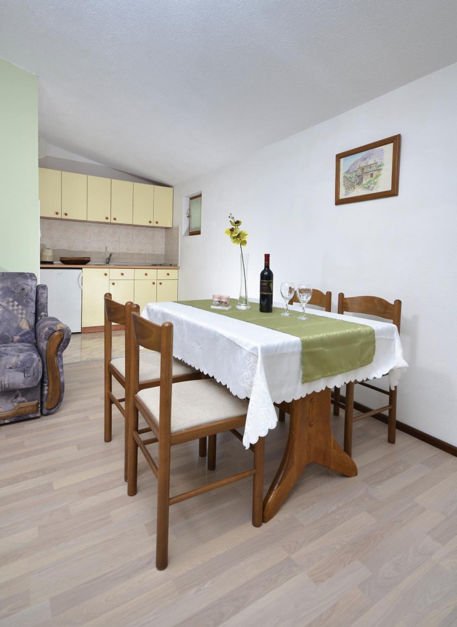 Family Friendly Apartments With A Swimming Pool Baska Voda, Makarska - 12442 Room photo