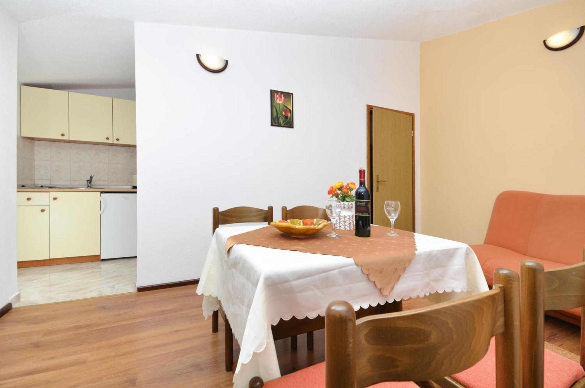 Family Friendly Apartments With A Swimming Pool Baska Voda, Makarska - 12442 Room photo