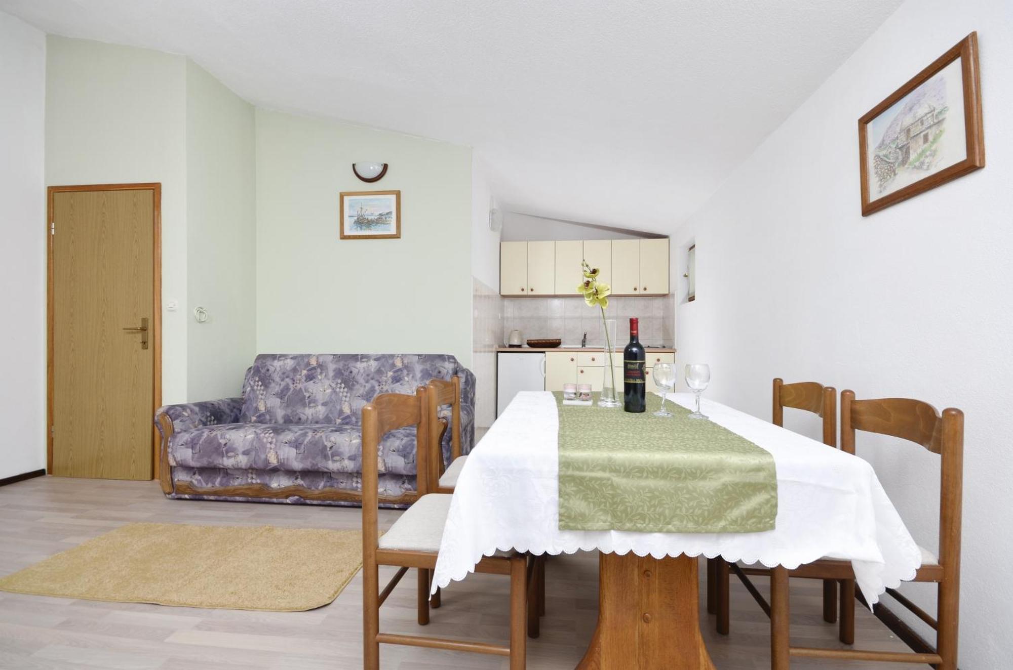 Family Friendly Apartments With A Swimming Pool Baska Voda, Makarska - 12442 Room photo