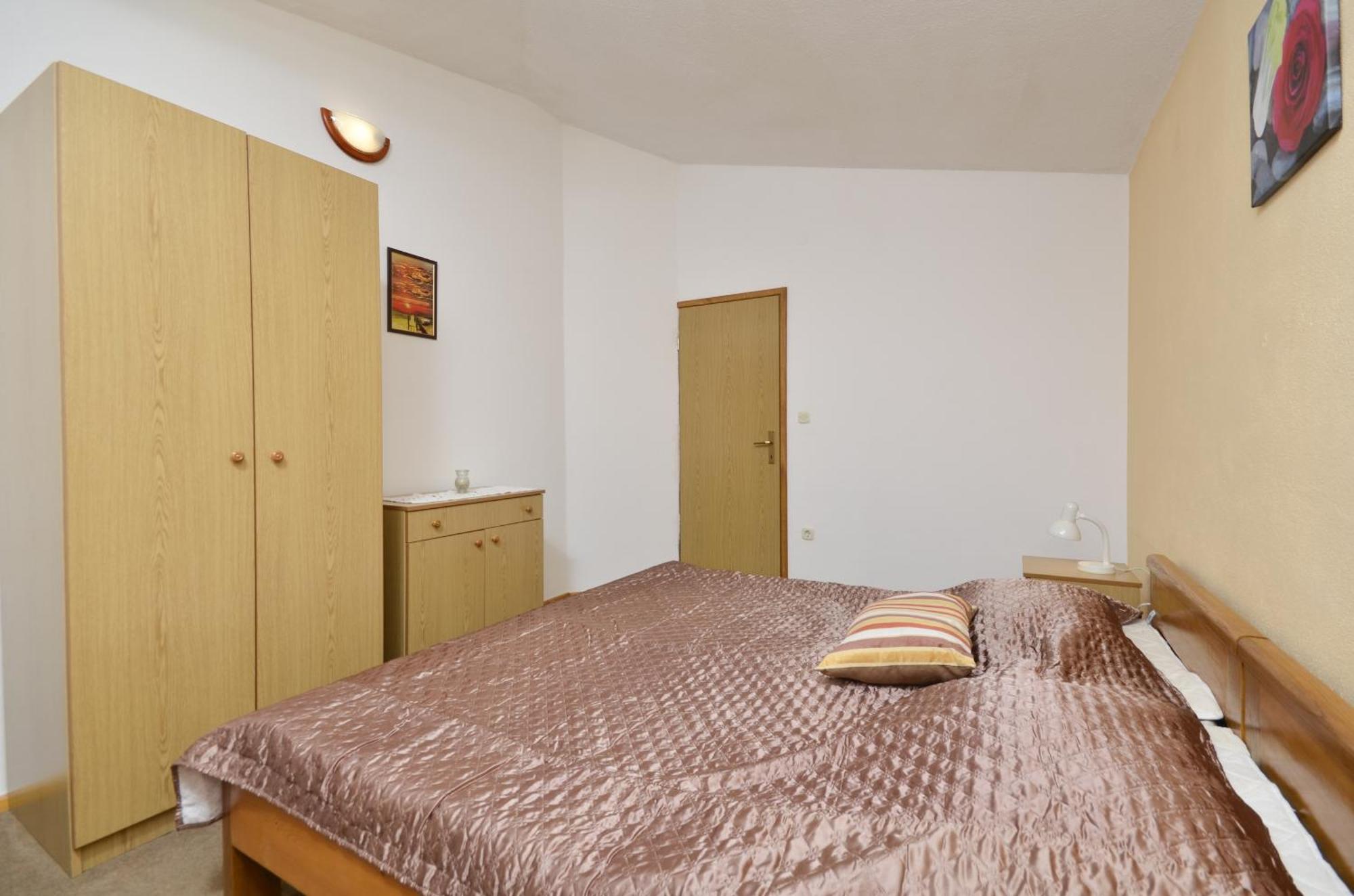 Family Friendly Apartments With A Swimming Pool Baska Voda, Makarska - 12442 Room photo